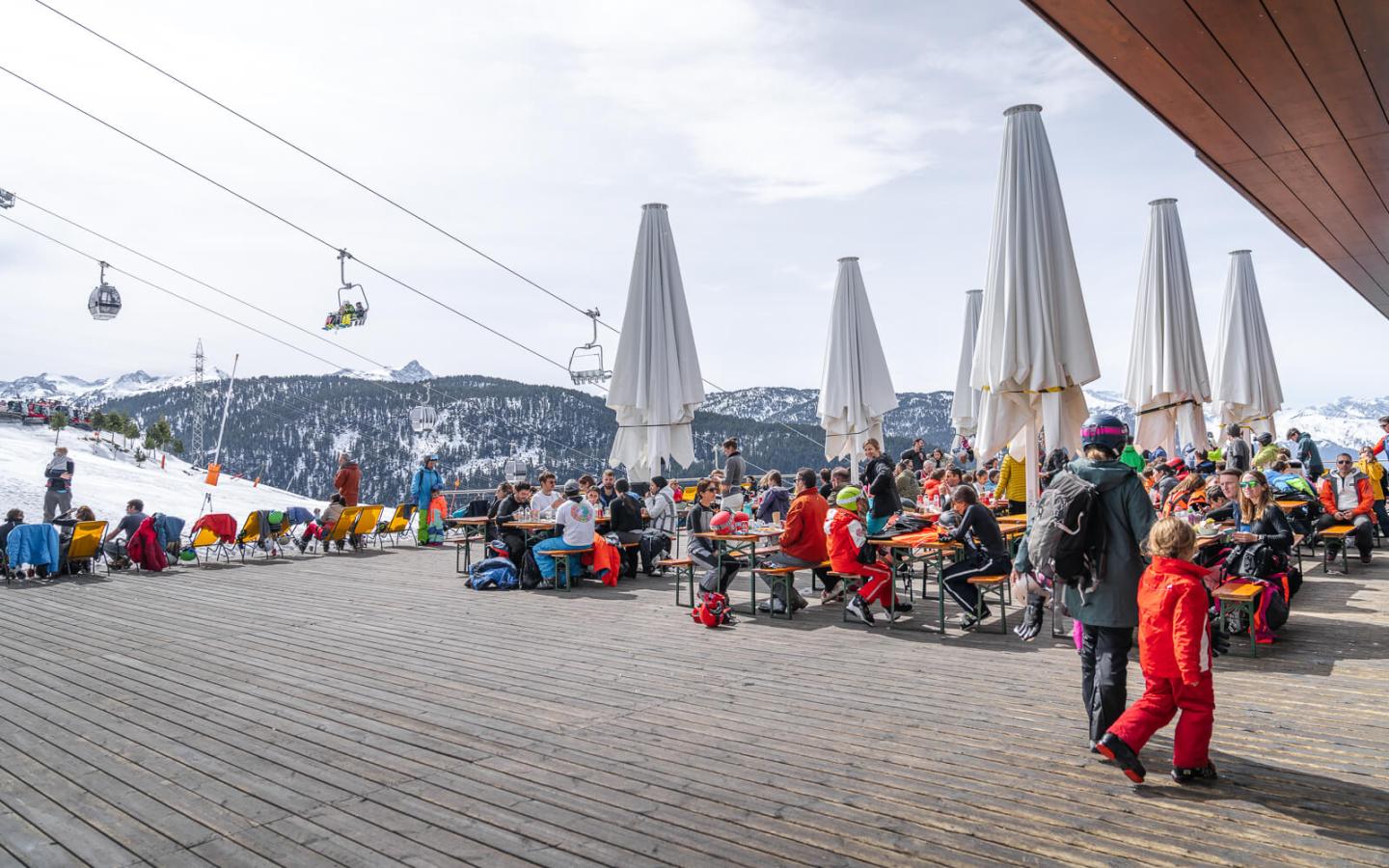 Baqueira/Beret outdoor seating and lifts