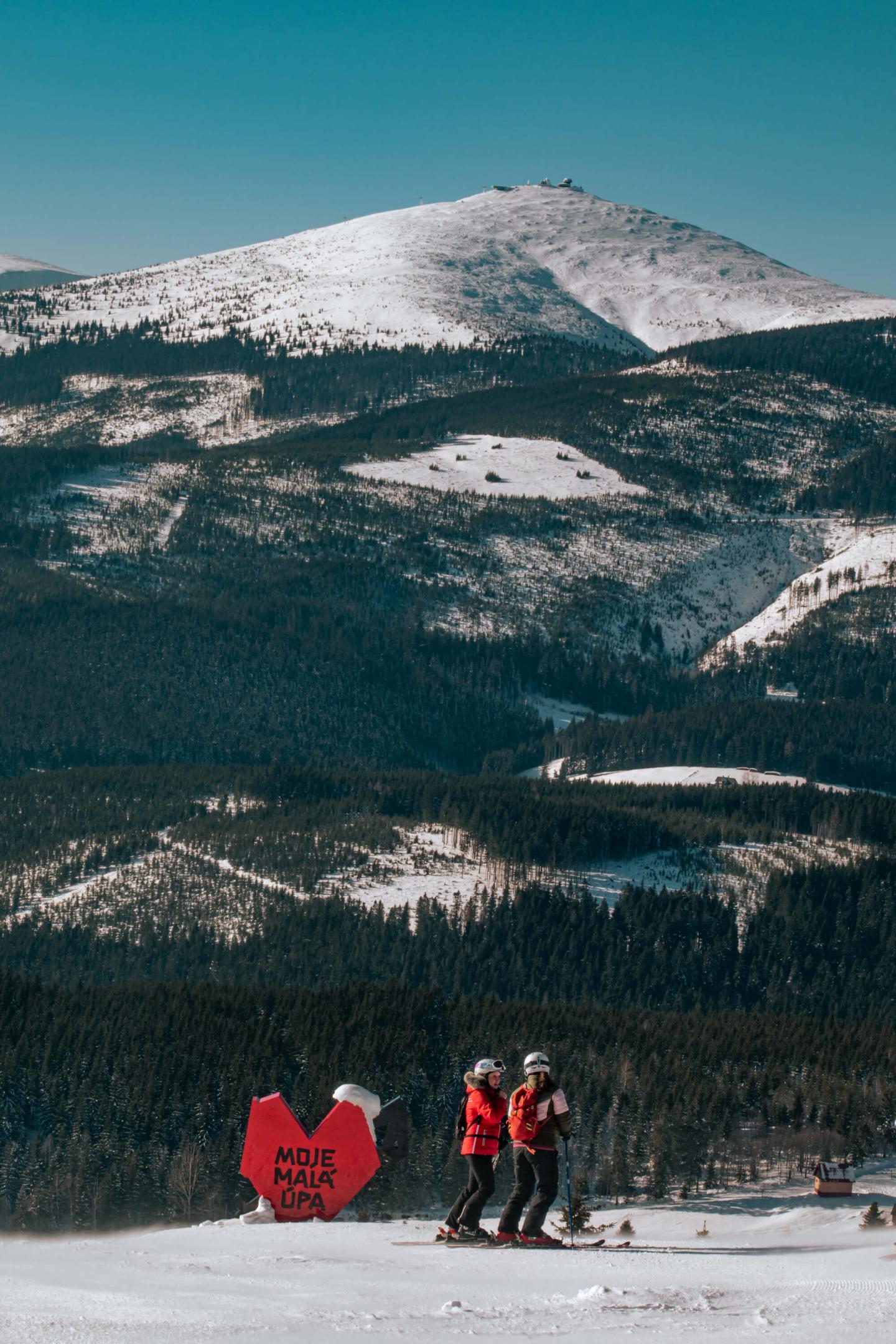 Mala Upa skiers