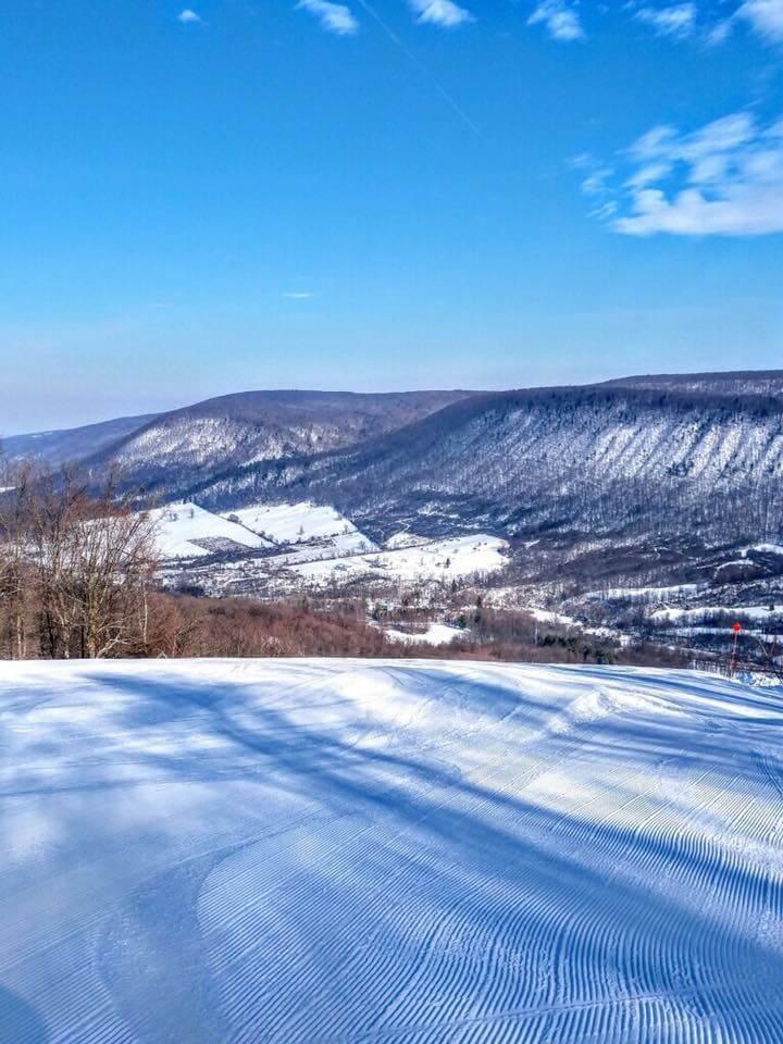 Hunt Hollow sunny ski day