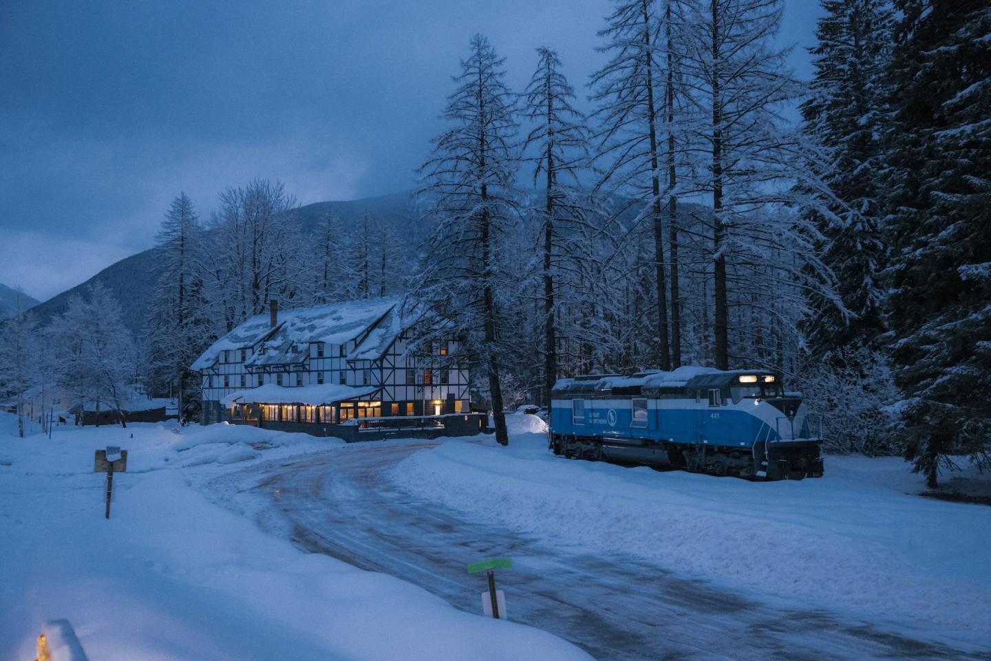 Loge Glacier at blue hour