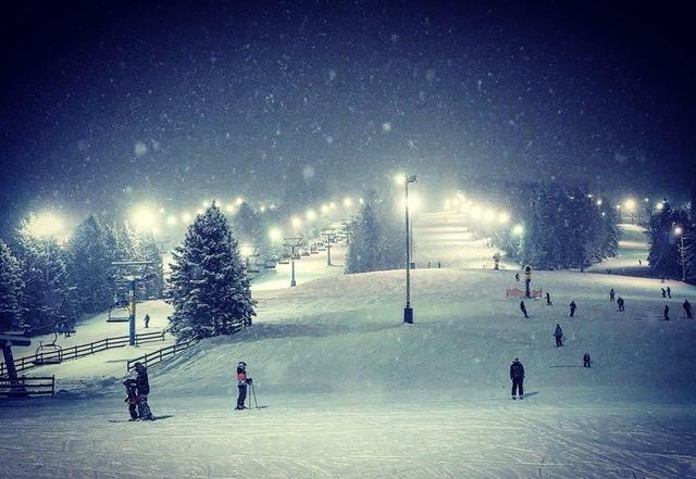 night skiing mont habitant