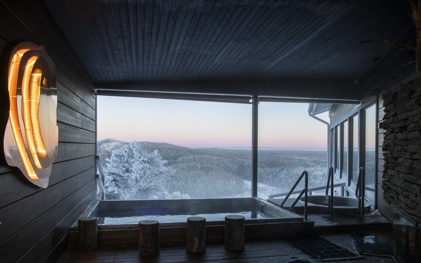 hot tub with a view at Ruka