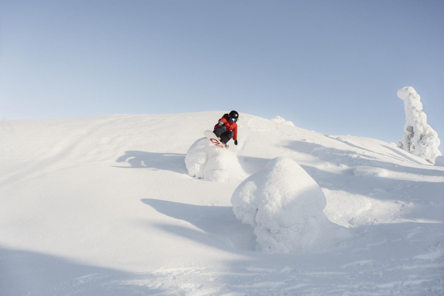 Snowboarder jumping at Ruka