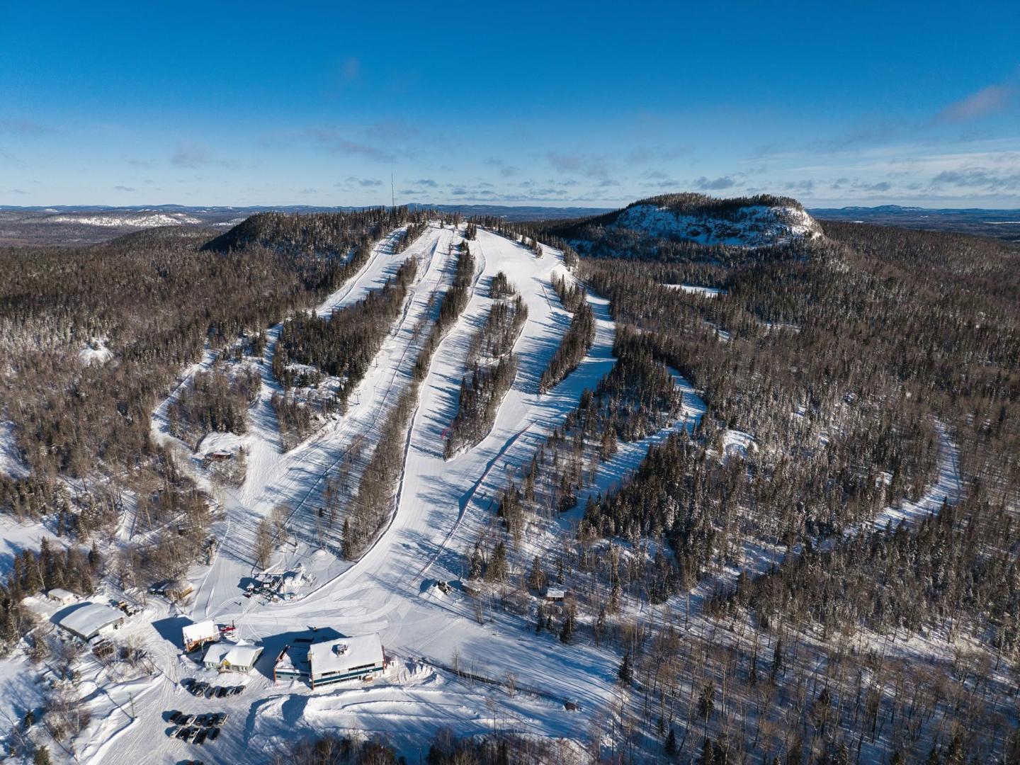 Aerial Shot of Centre plein air Mont-Kanasuta