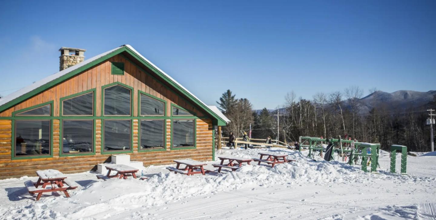 Mt Pisgah cabin with picnic tables