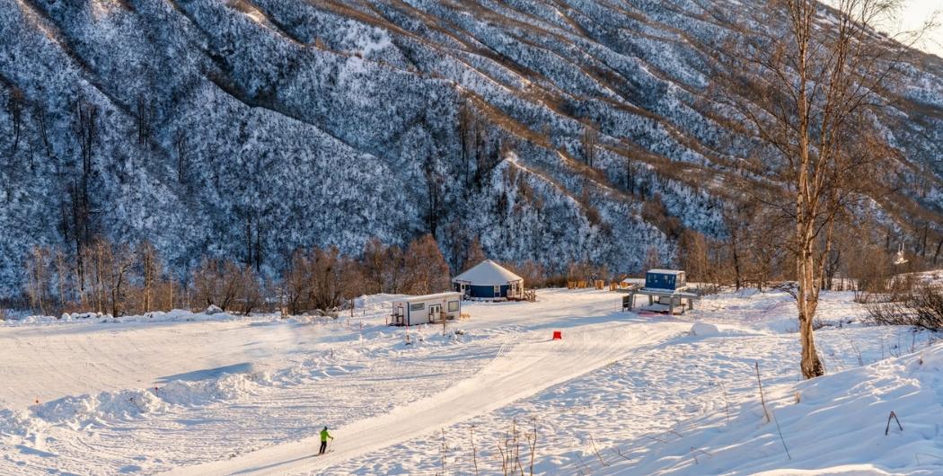 skiing to the yurt at Skeetawk